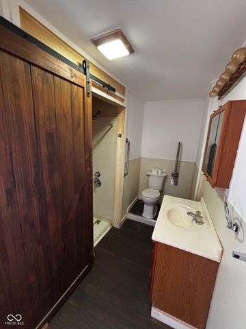 921 N 12th Street, Elwood, IN 46036