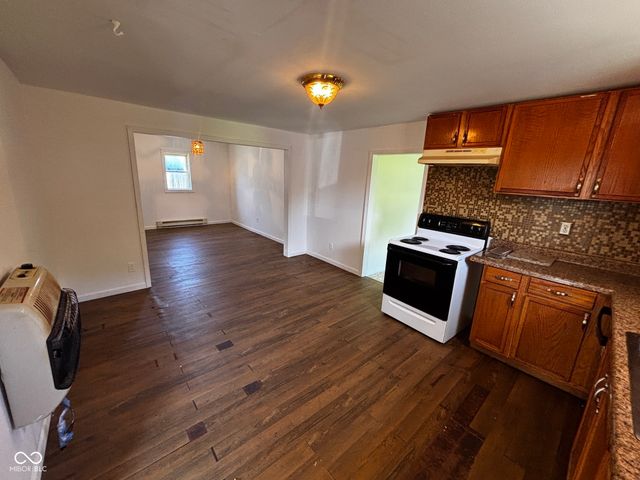 921 N 12th Street, Elwood, IN 46036