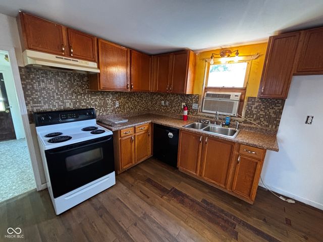 921 N 12th Street, Elwood, IN 46036