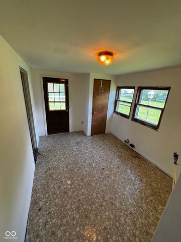 921 N 12th Street, Elwood, IN 46036