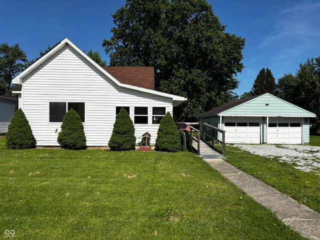 921 N 12th Street, Elwood, IN 46036