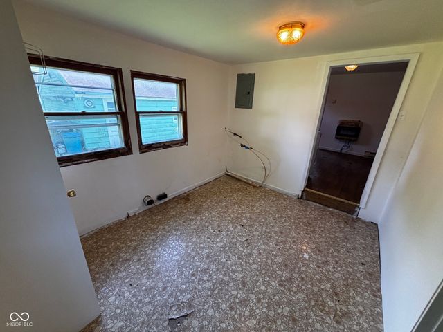 921 N 12th Street, Elwood, IN 46036