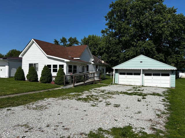 921 N 12th Street, Elwood, IN 46036