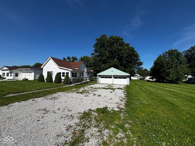 921 N 12th Street, Elwood, IN 46036