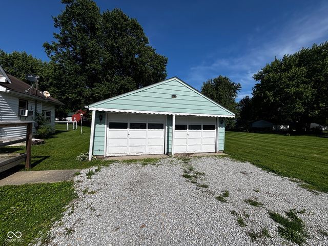 921 N 12th Street, Elwood, IN 46036
