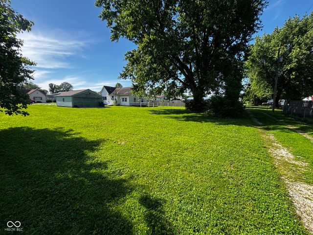 921 N 12th Street, Elwood, IN 46036