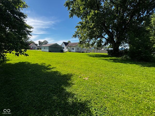 921 N 12th Street, Elwood, IN 46036