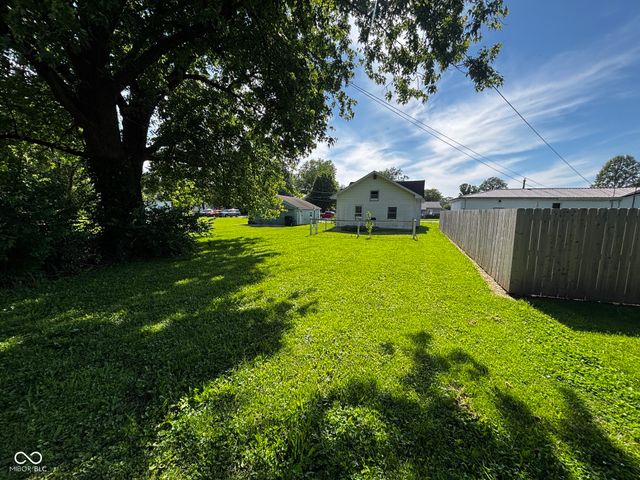 921 N 12th Street, Elwood, IN 46036