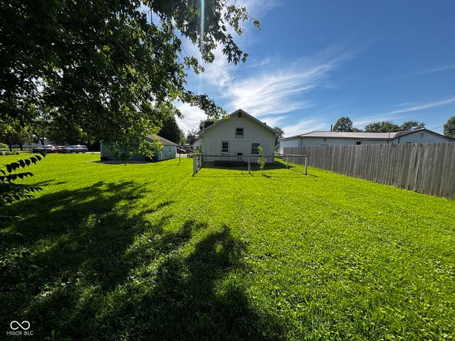 921 N 12th Street, Elwood, IN 46036