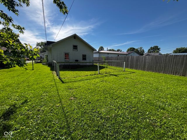 921 N 12th Street, Elwood, IN 46036