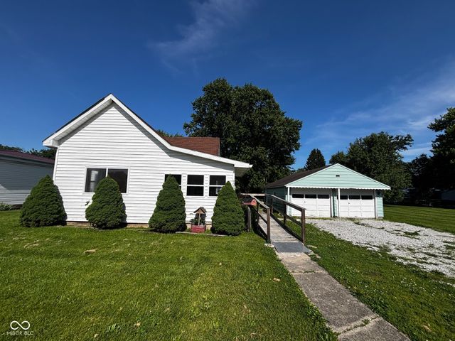 921 N 12th Street, Elwood, IN 46036