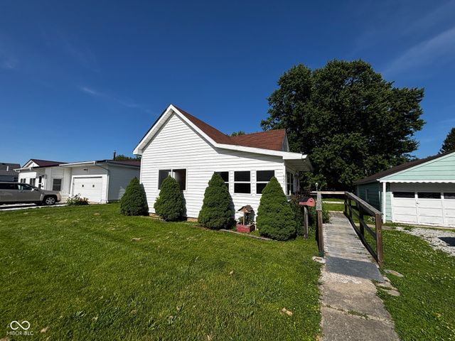 921 N 12th Street, Elwood, IN 46036