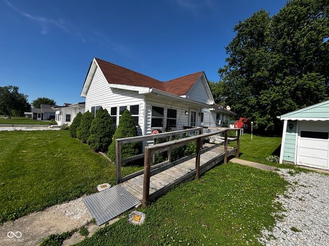 921 N 12th Street, Elwood, IN 46036