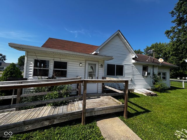 921 N 12th Street, Elwood, IN 46036