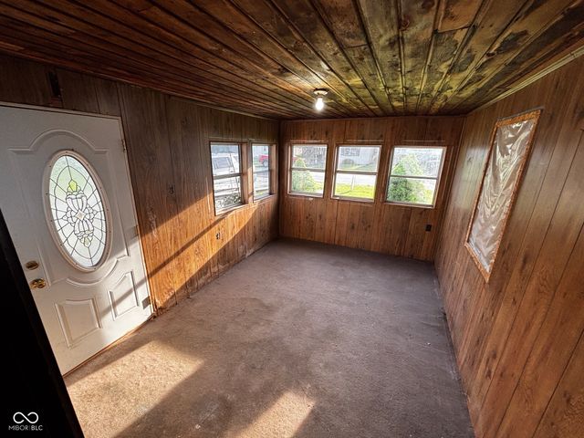 921 N 12th Street, Elwood, IN 46036