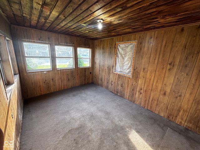 921 N 12th Street, Elwood, IN 46036