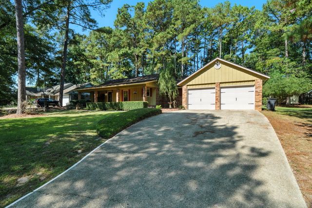 211 Delta Dr., Hattiesburg, MS 39402
