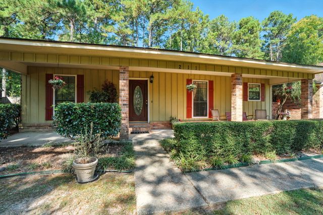 211 Delta Dr., Hattiesburg, MS 39402