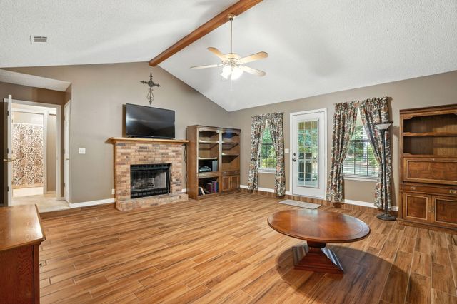 211 Delta Dr., Hattiesburg, MS 39402