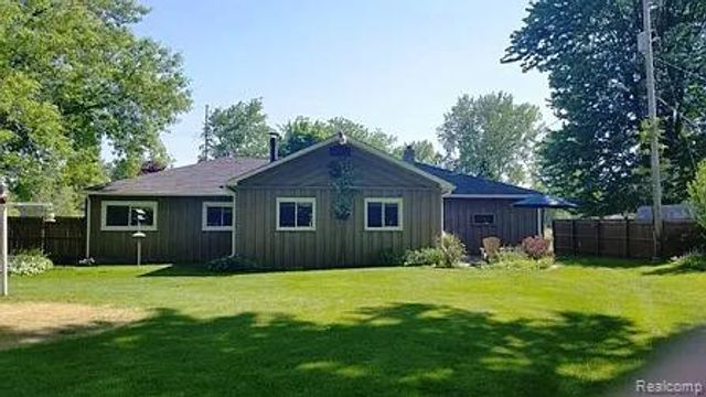 3687 Lauria Road, Bay City, MI 48706