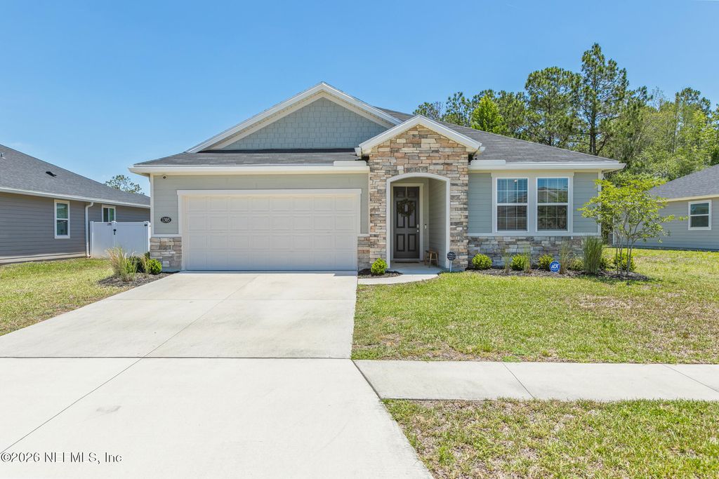 1305 PANTHER LAKE Parkway, Jacksonville, FL 32221