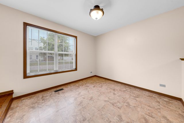 265 Yorkshire Court, Gurnee, IL 60031