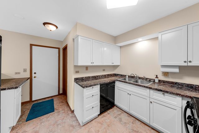 265 Yorkshire Court, Gurnee, IL 60031