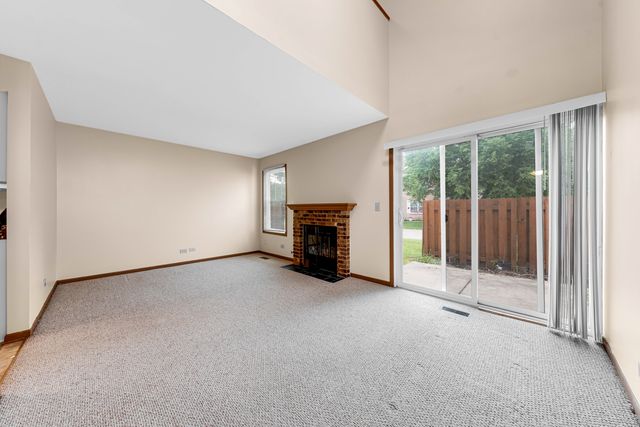 265 Yorkshire Court, Gurnee, IL 60031