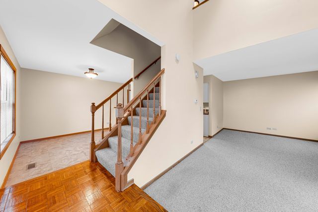 265 Yorkshire Court, Gurnee, IL 60031