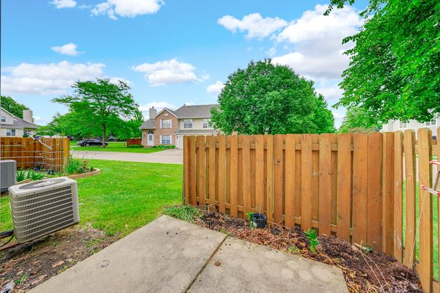265 Yorkshire Court, Gurnee, IL 60031