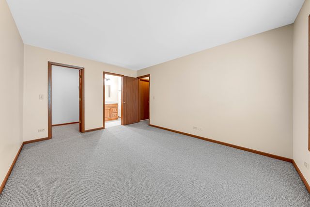 265 Yorkshire Court, Gurnee, IL 60031