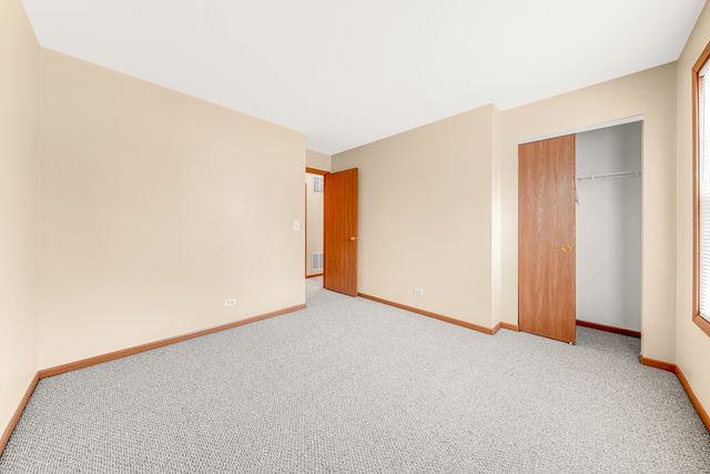 265 Yorkshire Court, Gurnee, IL 60031