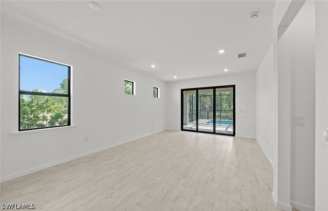 2094 Seville LN, Naples, FL 34120