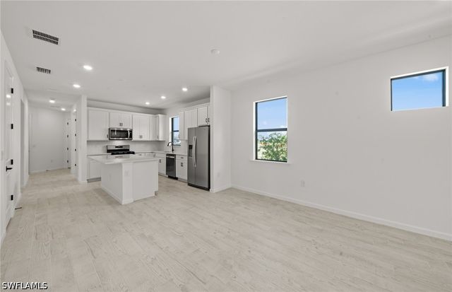 2094 Seville LN, Naples, FL 34120