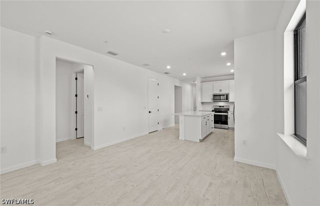 2094 Seville LN, Naples, FL 34120