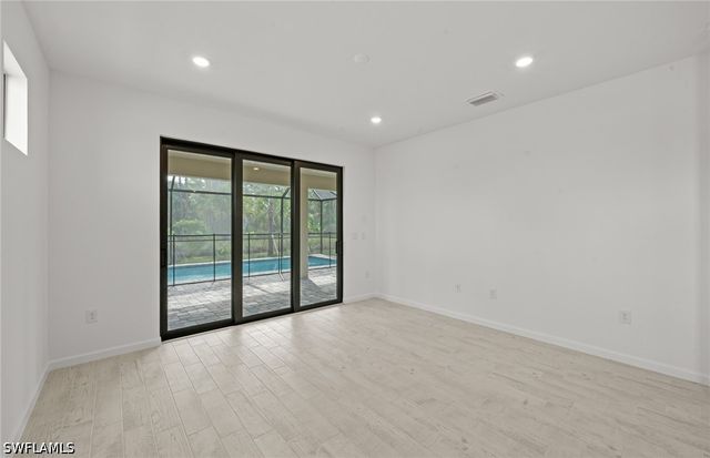 2094 Seville LN, Naples, FL 34120