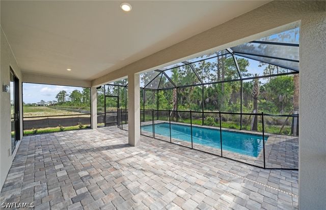 2094 Seville LN, Naples, FL 34120