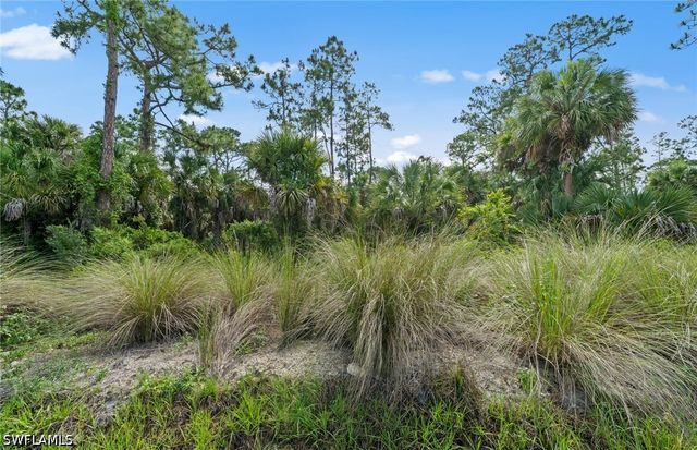 2094 Seville LN, Naples, FL 34120