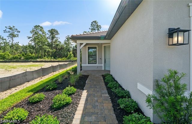 2094 Seville LN, Naples, FL 34120