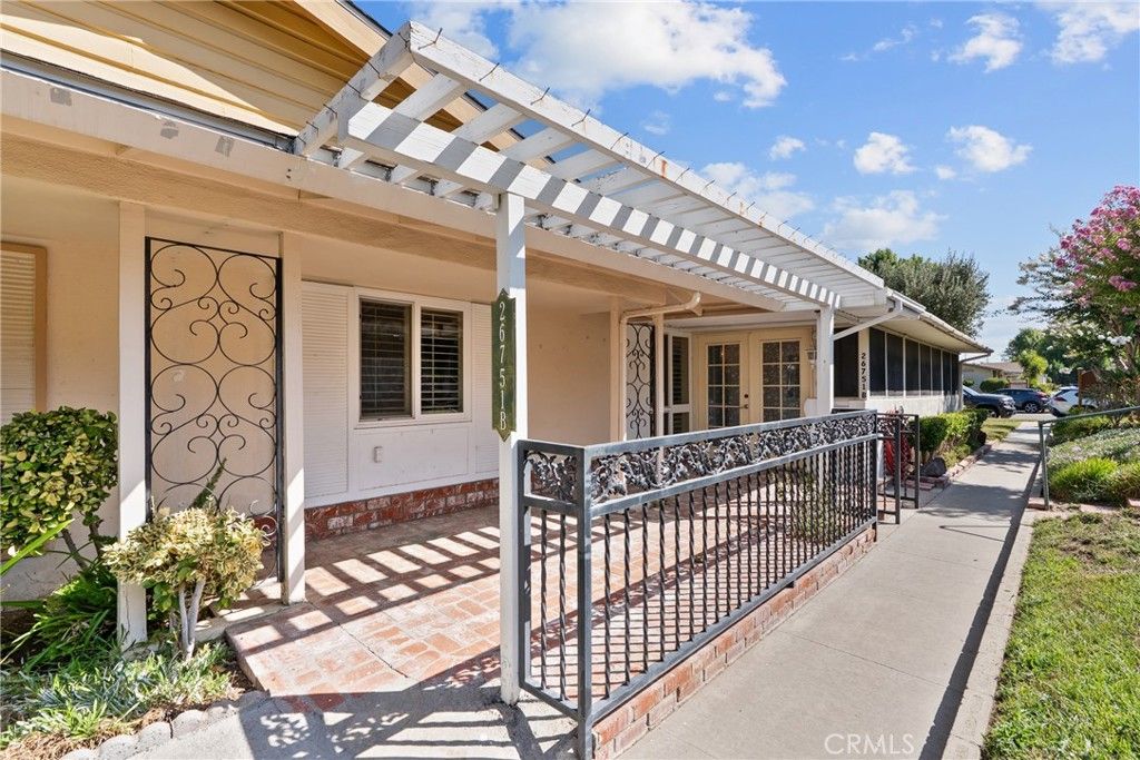 26751 Whispering Leaves B, Newhall, CA 91321 — exterior