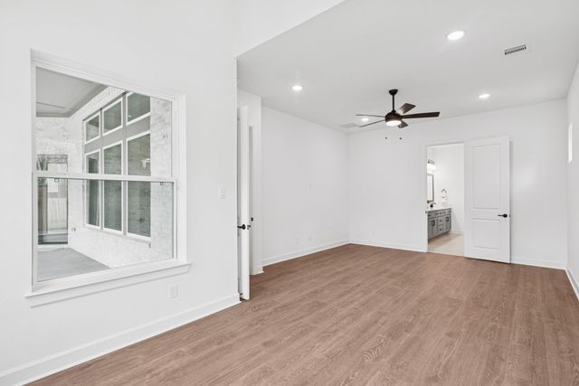 1736 Howler, Houston, TX 77316