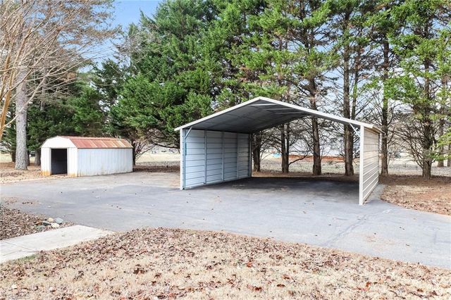 702 NC Highway 62 E, Pleasant Garden, NC 27313