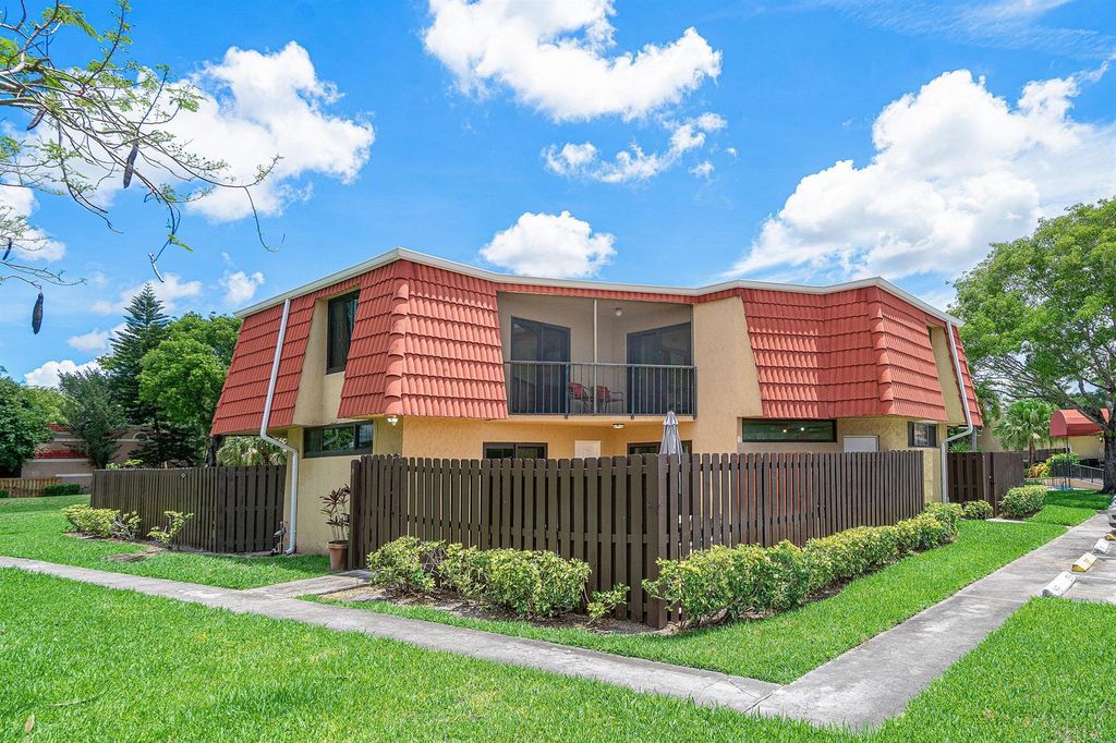 22910 Oxford Place D, Boca Raton, FL 33433