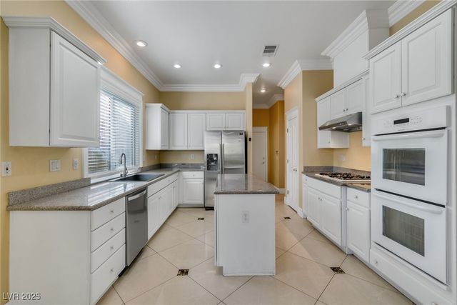 1006 Coldwater Falls Way, Las Vegas, NV 89123