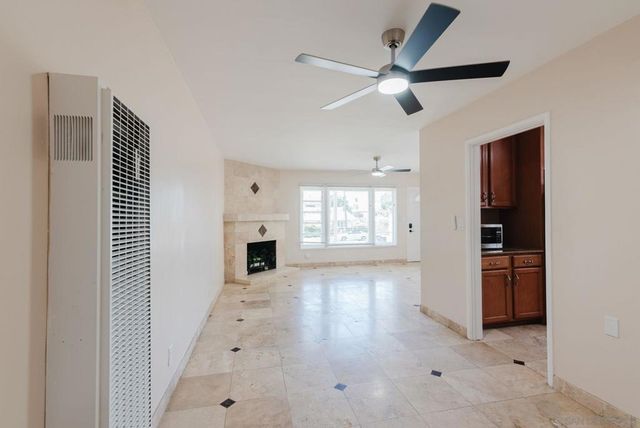 7347 Fay Ave, La Jolla, CA 92037