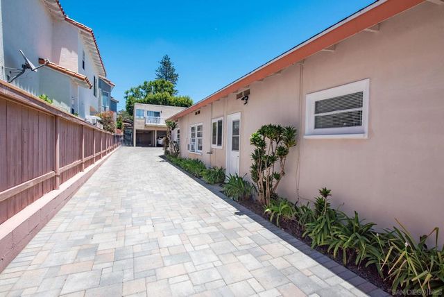 7347 Fay Ave, La Jolla, CA 92037