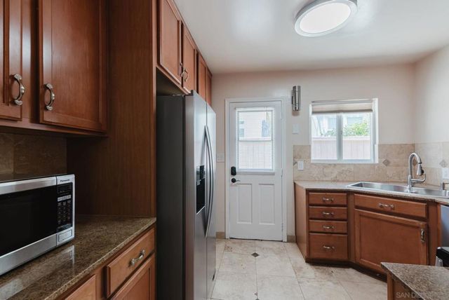 7347 Fay Ave, La Jolla, CA 92037