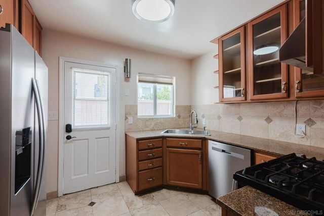 7347 Fay Ave, La Jolla, CA 92037