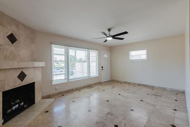 7347 Fay Ave, La Jolla, CA 92037