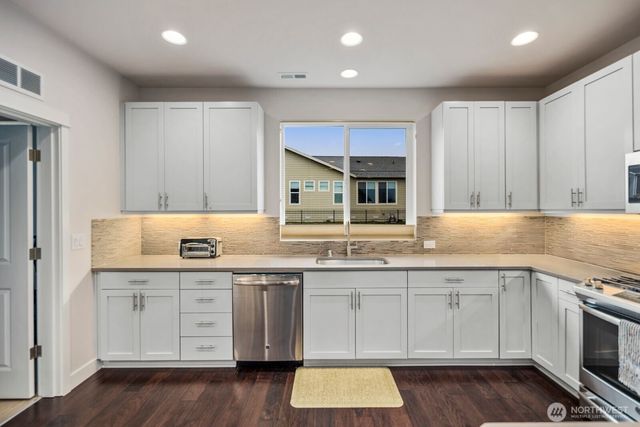 8602 Vashon Drive NE, Lacey, WA 98516